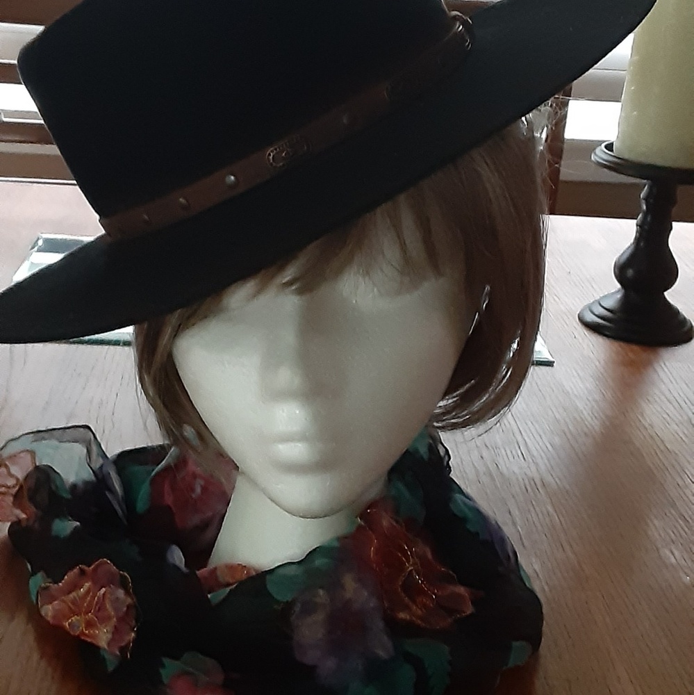 Women's casual suade black hat